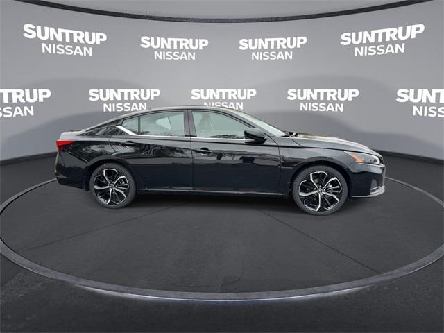 Photo of 2025 Black Nissan Altima