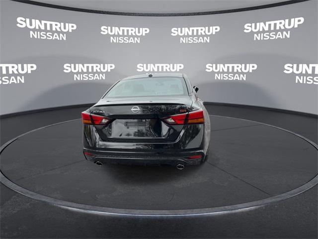 Photo of 2025 Black Nissan Altima