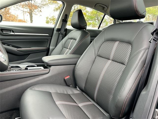 Photo of 2025 Black Nissan Altima