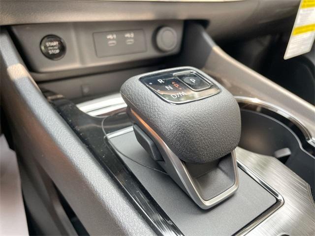 Photo of 2025 Everest White P Nissan Rogue