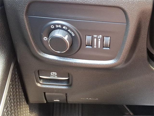 Photo of 2022 Bright White Clearcoat Jeep Grand Cherokee