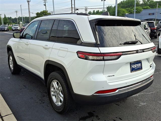 Photo of 2022 Bright White Clearcoat Jeep Grand Cherokee
