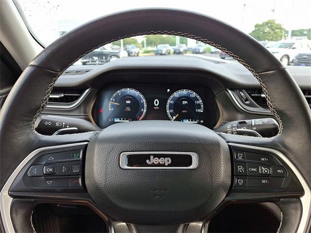Photo of 2022 Bright White Clearcoat Jeep Grand Cherokee