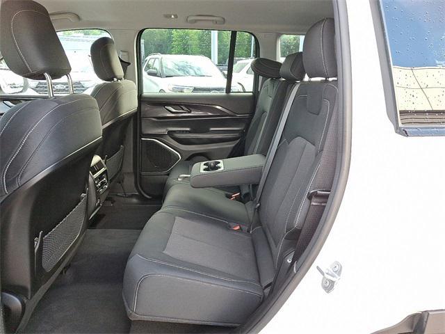 Photo of 2022 Bright White Clearcoat Jeep Grand Cherokee