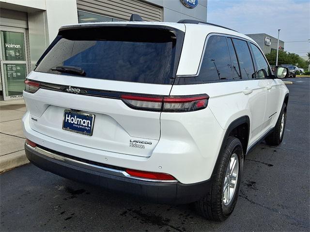 Photo of 2022 Bright White Clearcoat Jeep Grand Cherokee