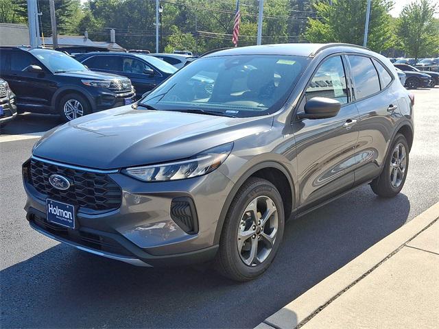Photo of 2025 Carbonized Gray Metallic Ford Escape