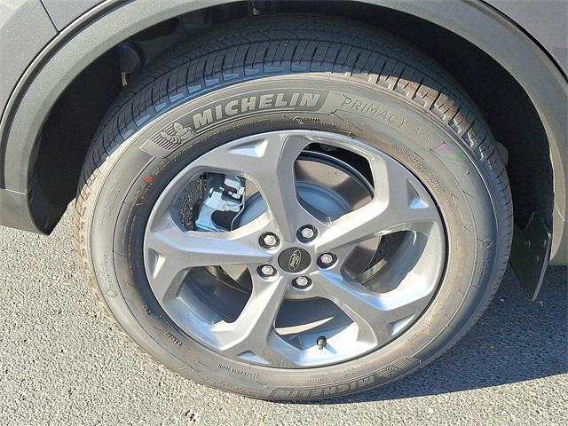 Photo of 2025 Carbonized Gray Metallic Ford Escape