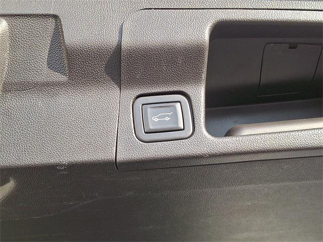 Photo of 2021 Summit White GMC Acadia
