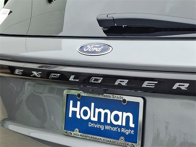 Photo of 2025 Carbonized Gray Metallic Ford Explorer