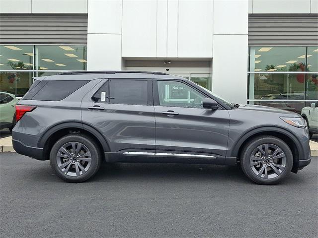 Photo of 2025 Carbonized Gray Metallic Ford Explorer