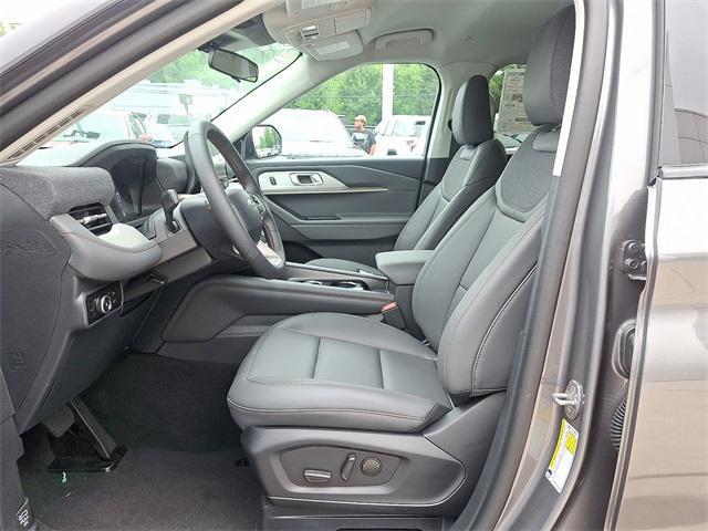 Photo of 2025 Carbonized Gray Metallic Ford Explorer