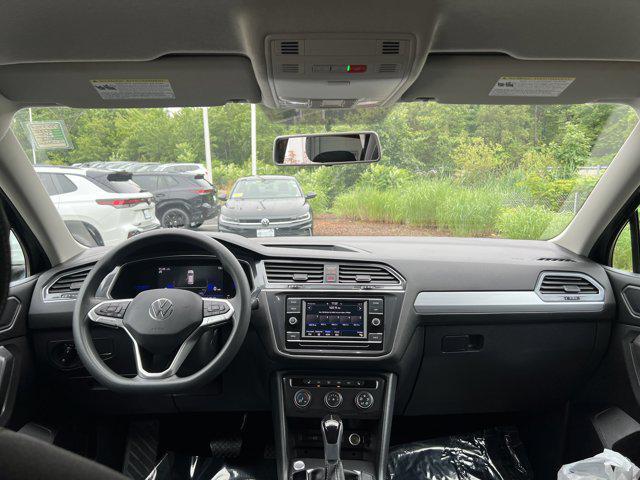 Photo of 2022 Deep Black Pearl Volkswagen Tiguan