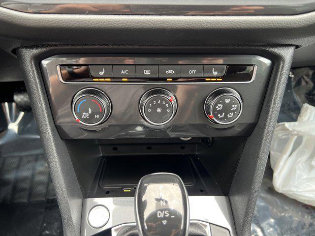 Photo of 2022 Deep Black Pearl Volkswagen Tiguan