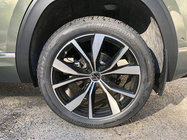 Photo of 2025 Avocado Green Pearl Volkswagen Atlas Cross Sport