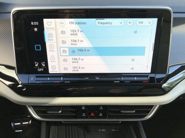 Photo of 2025 Avocado Green Pearl Volkswagen Atlas Cross Sport