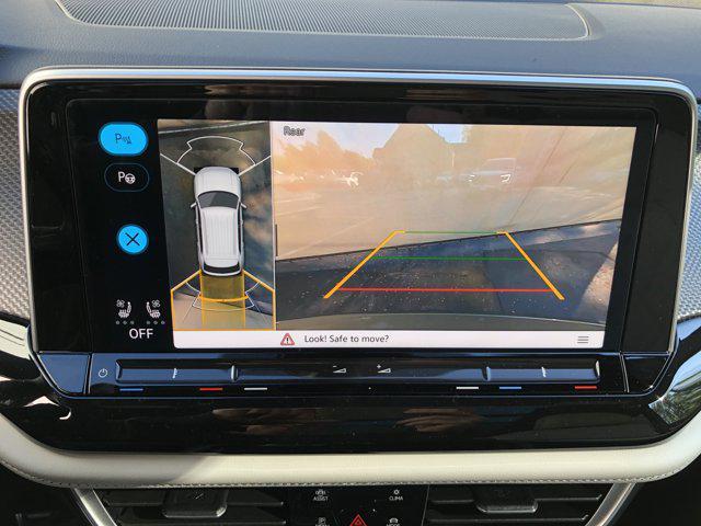 Photo of 2025 Avocado Green Pearl Volkswagen Atlas Cross Sport