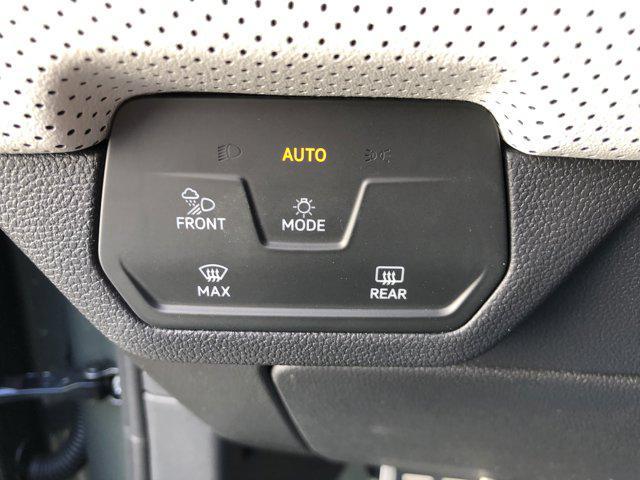 Photo of 2025 Avocado Green Pearl Volkswagen Atlas Cross Sport