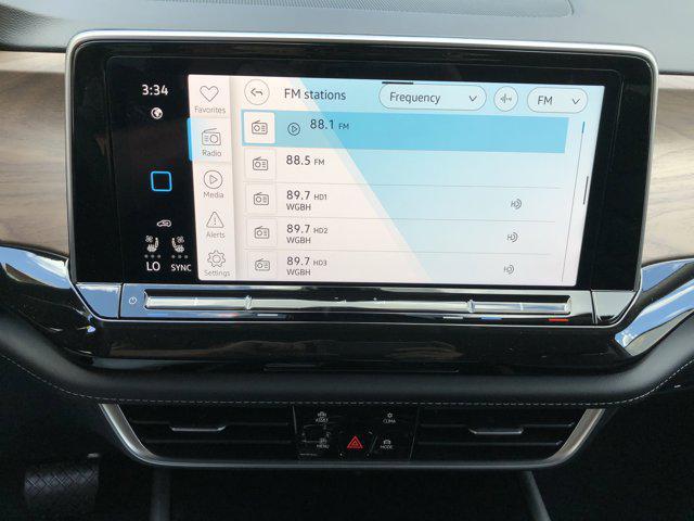 Photo of 2026 Opal White Pearl Volkswagen Atlas