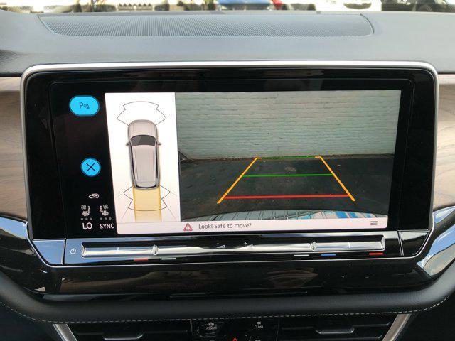 Photo of 2026 Opal White Pearl Volkswagen Atlas