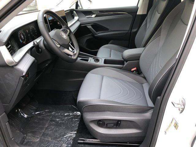 Photo of 2025 Pure White Volkswagen Tiguan