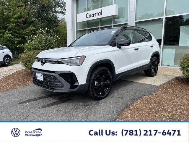 Photo of 2025 Pure White w/Deep Black Roof Volkswagen Taos