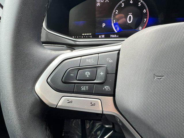 Photo of 2025 Pure White w/Deep Black Roof Volkswagen Taos