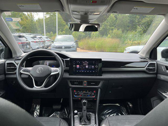Photo of 2025 Pure White w/Deep Black Roof Volkswagen Taos