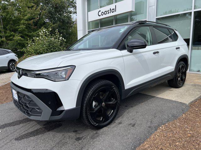 Photo of 2025 Pure White w/Deep Black Roof Volkswagen Taos