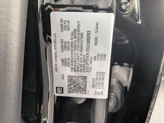 Photo of 2025 Black Chevrolet Colorado