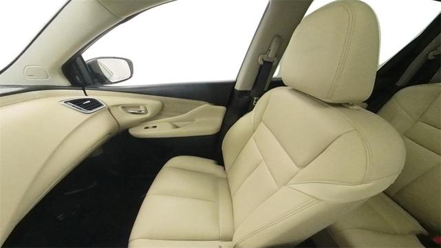 Photo of 2020 Pearl White Tricoat Nissan Murano