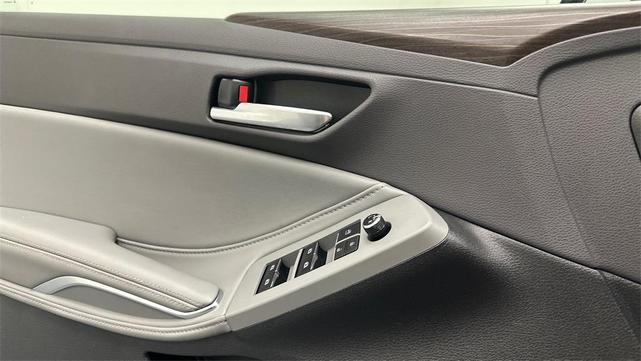 Photo of 2019 Harbor Gray Metallic Toyota Avalon