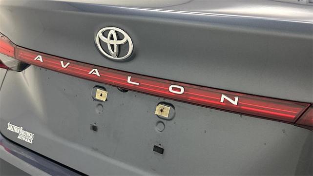 Photo of 2019 Harbor Gray Metallic Toyota Avalon