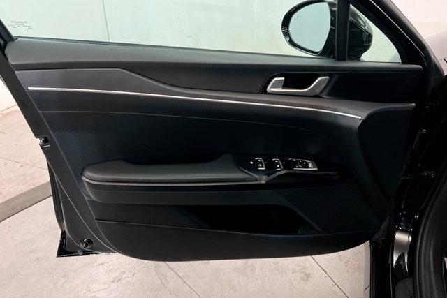 Photo of 2022 Ebony Black Kia K5
