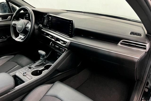 Photo of 2022 Ebony Black Kia K5