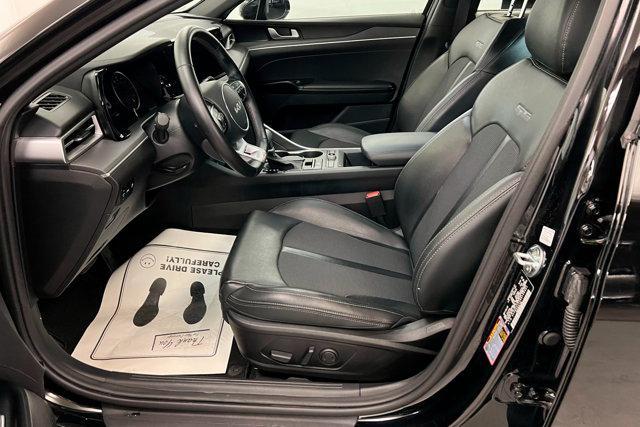 Photo of 2022 Ebony Black Kia K5