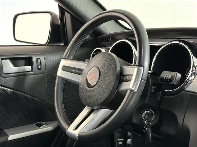 Photo of 2006 Satin Silver Metallic Ford Mustang
