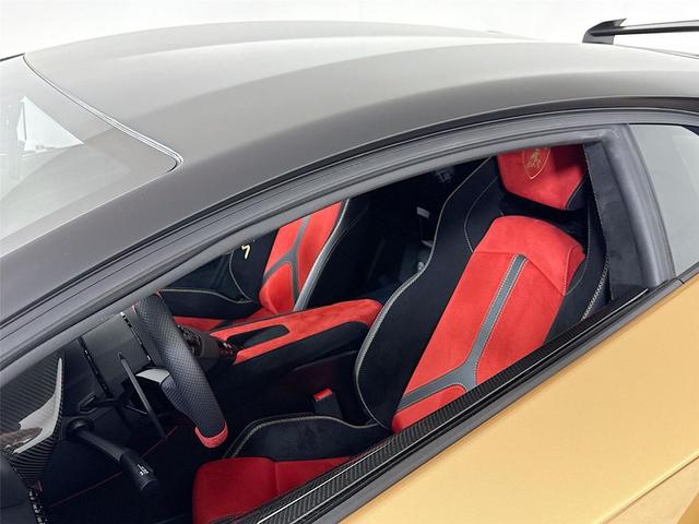 Photo of 2019 Oro Elios Metallic Lamborghini Aventador SVJ