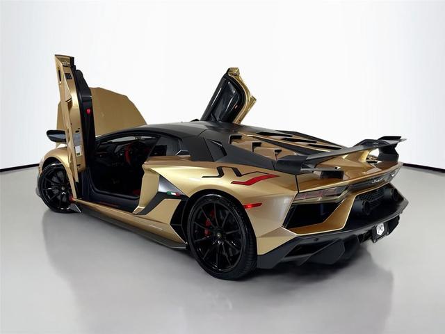 Photo of 2019 Oro Elios Metallic Lamborghini Aventador SVJ