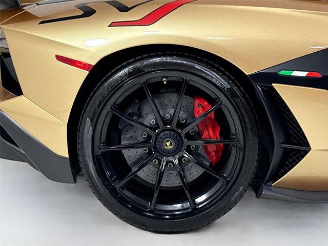 Photo of 2019 Oro Elios Metallic Lamborghini Aventador SVJ