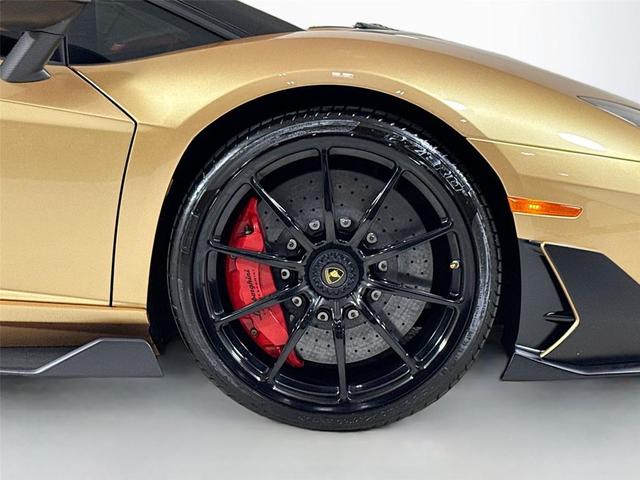 Photo of 2019 Oro Elios Metallic Lamborghini Aventador SVJ
