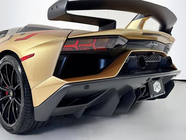 Photo of 2019 Oro Elios Metallic Lamborghini Aventador SVJ