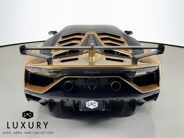 Photo of 2019 Oro Elios Metallic Lamborghini Aventador SVJ