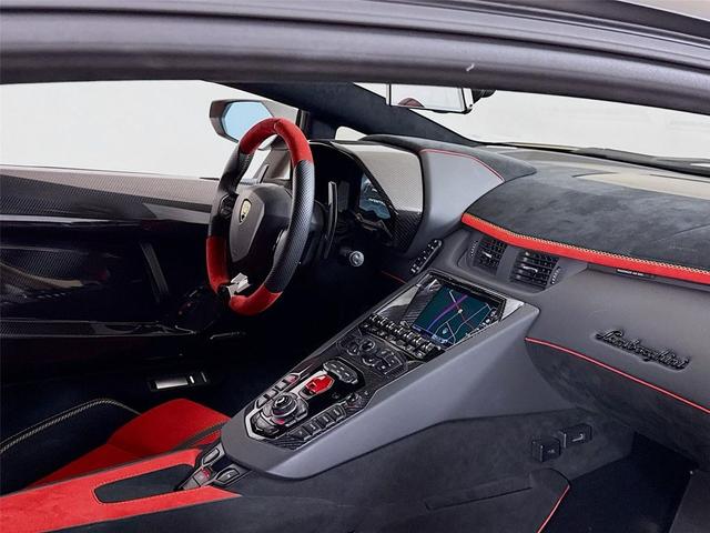 Photo of 2019 Oro Elios Metallic Lamborghini Aventador SVJ