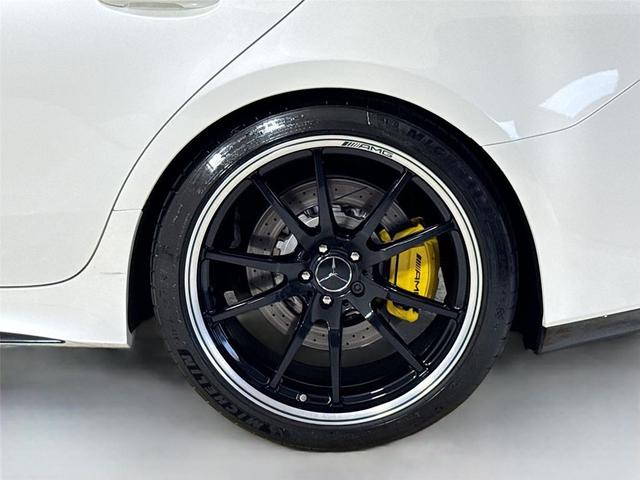 Photo of 2019 designo Diamond White Metallic Mercedes-Benz AMG GT 63