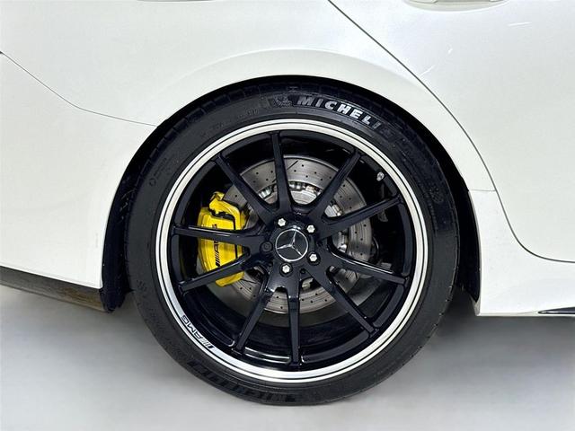 Photo of 2019 designo Diamond White Metallic Mercedes-Benz AMG GT 63