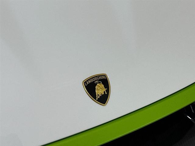 Photo of 2022 Bianco Monocerus Metallic Lamborghini Huracan STO