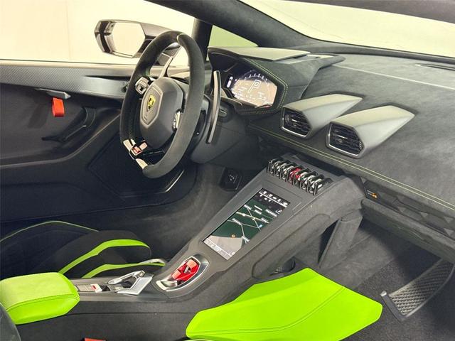 Photo of 2022 Bianco Monocerus Metallic Lamborghini Huracan STO