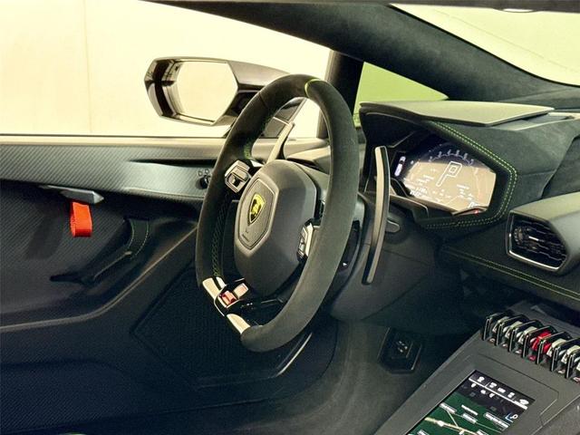 Photo of 2022 Bianco Monocerus Metallic Lamborghini Huracan STO