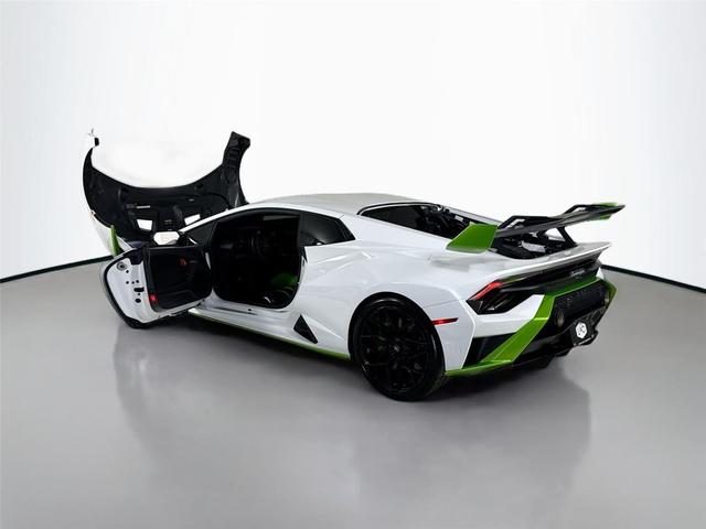 Photo of 2022 Bianco Monocerus Metallic Lamborghini Huracan STO