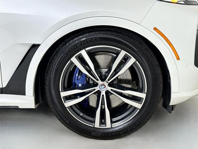 Photo of 2023 Mineral White Metallic BMW X7
